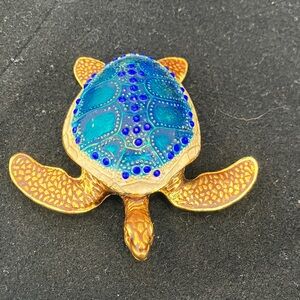 Stunning sea turtle trinket box. Rare, Handmade and gorgeous.